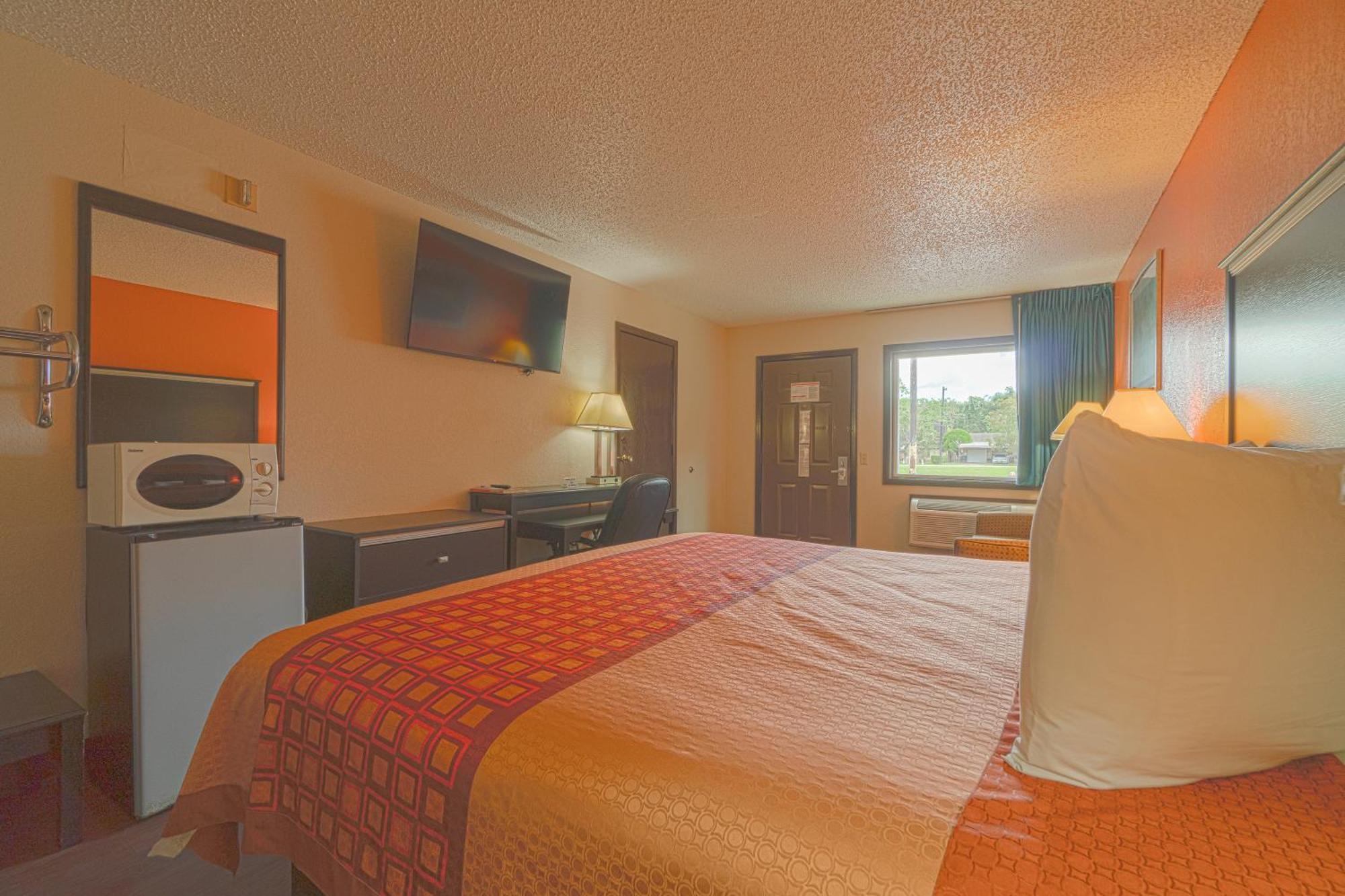 Regency Inn & Suites By Oyo Bay City Tx Bagian luar foto
