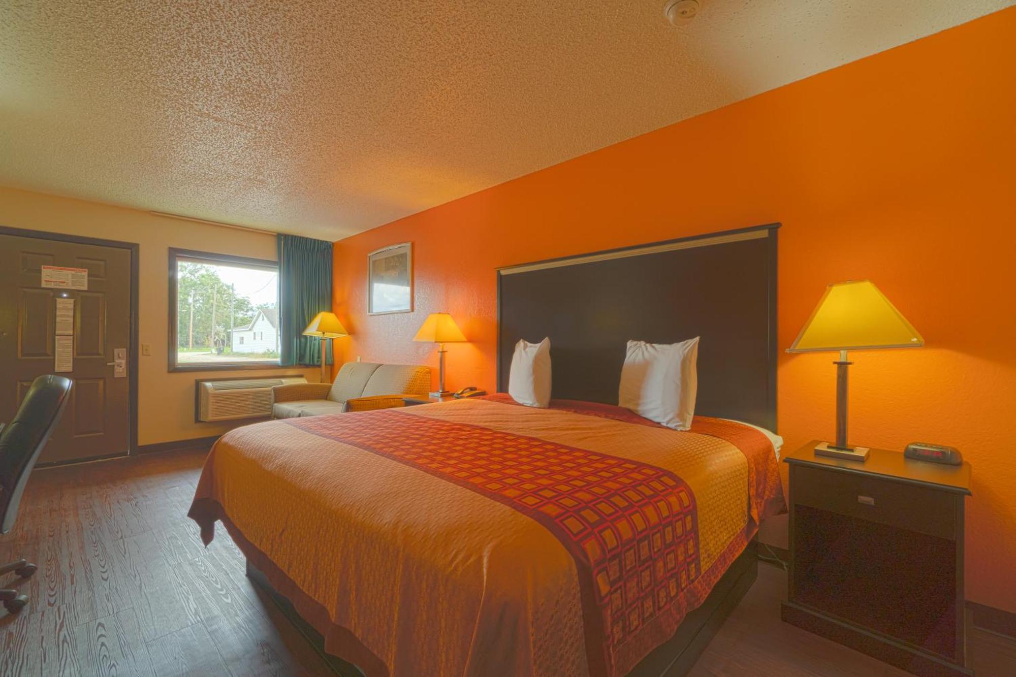 Regency Inn & Suites By Oyo Bay City Tx Bagian luar foto
