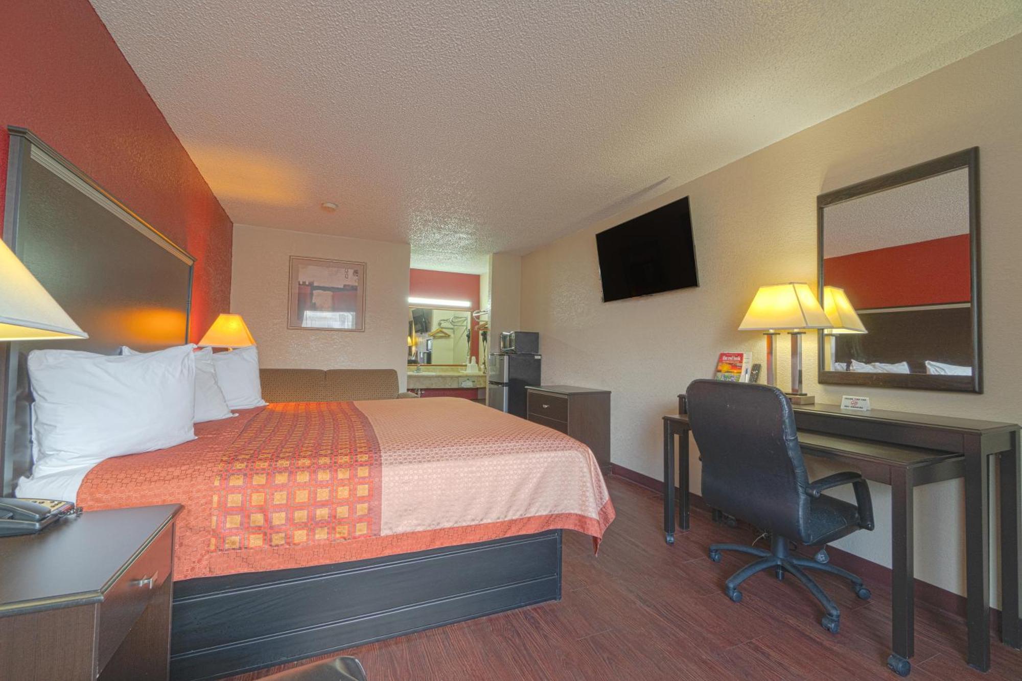 Regency Inn & Suites By Oyo Bay City Tx Bagian luar foto