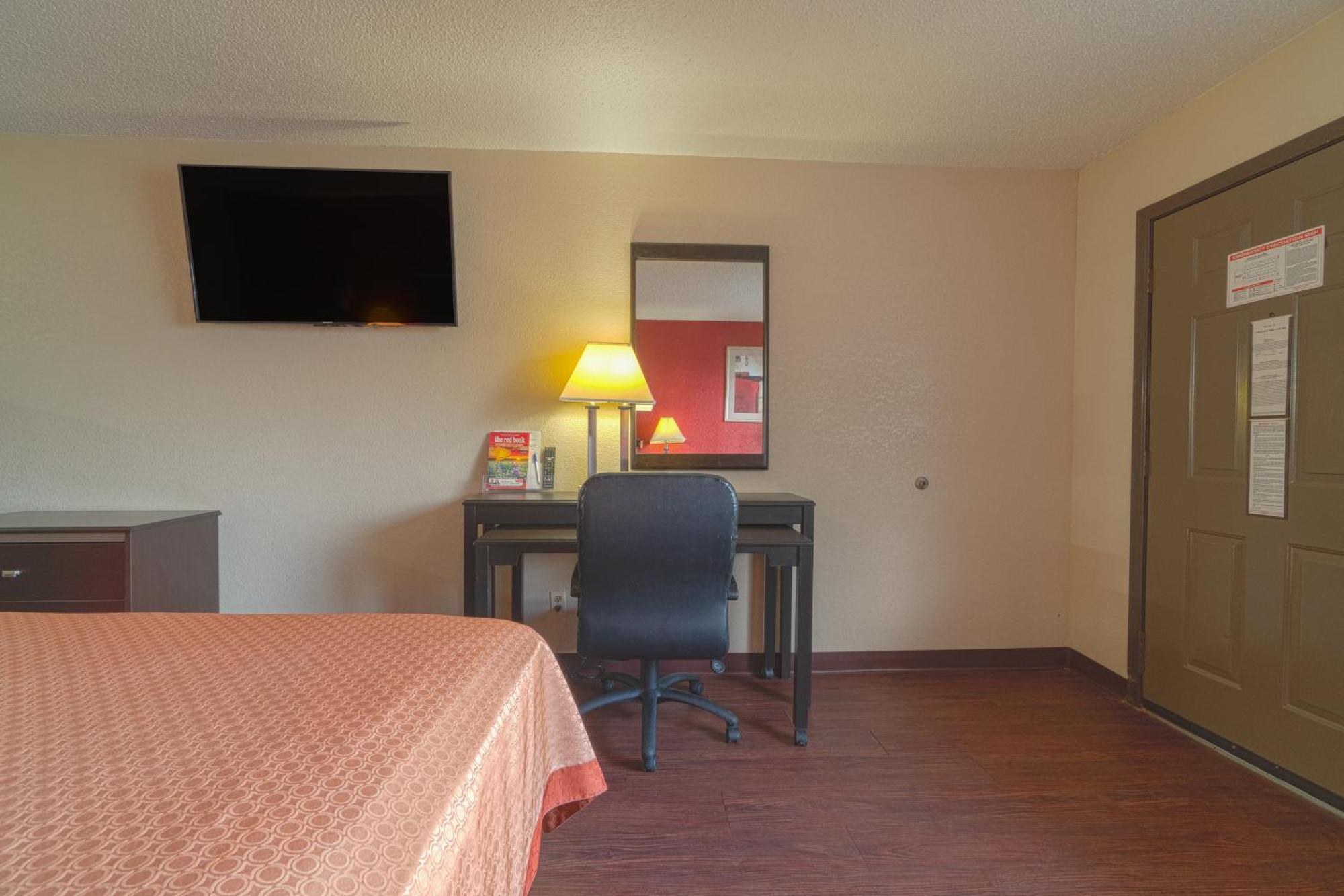 Regency Inn & Suites By Oyo Bay City Tx Bagian luar foto