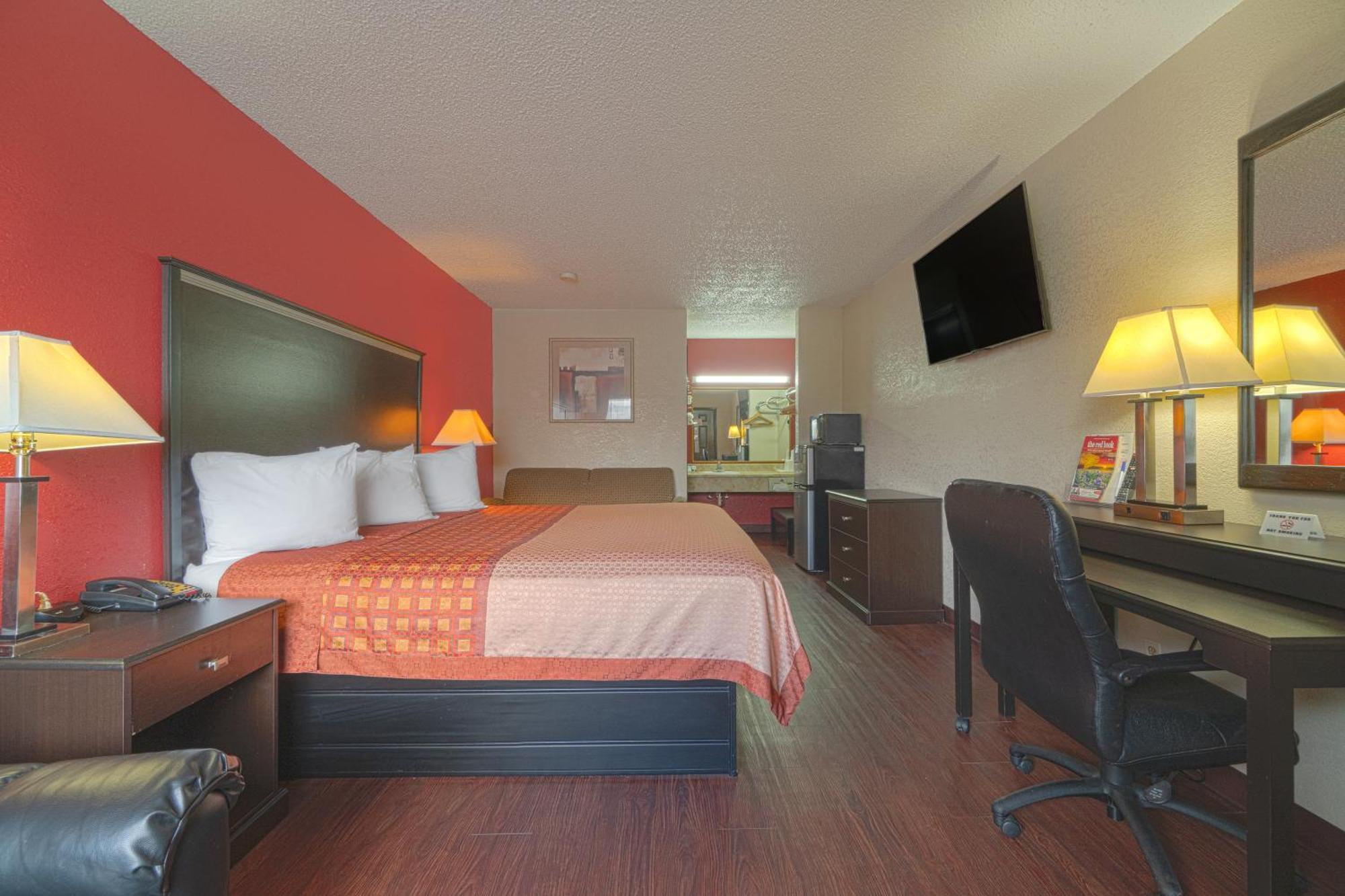 Regency Inn & Suites By Oyo Bay City Tx Bagian luar foto
