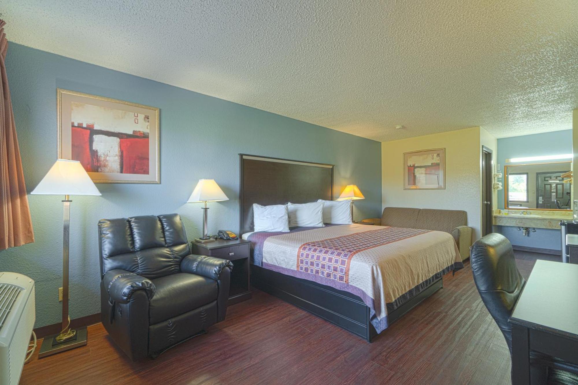 Regency Inn & Suites By Oyo Bay City Tx Bagian luar foto