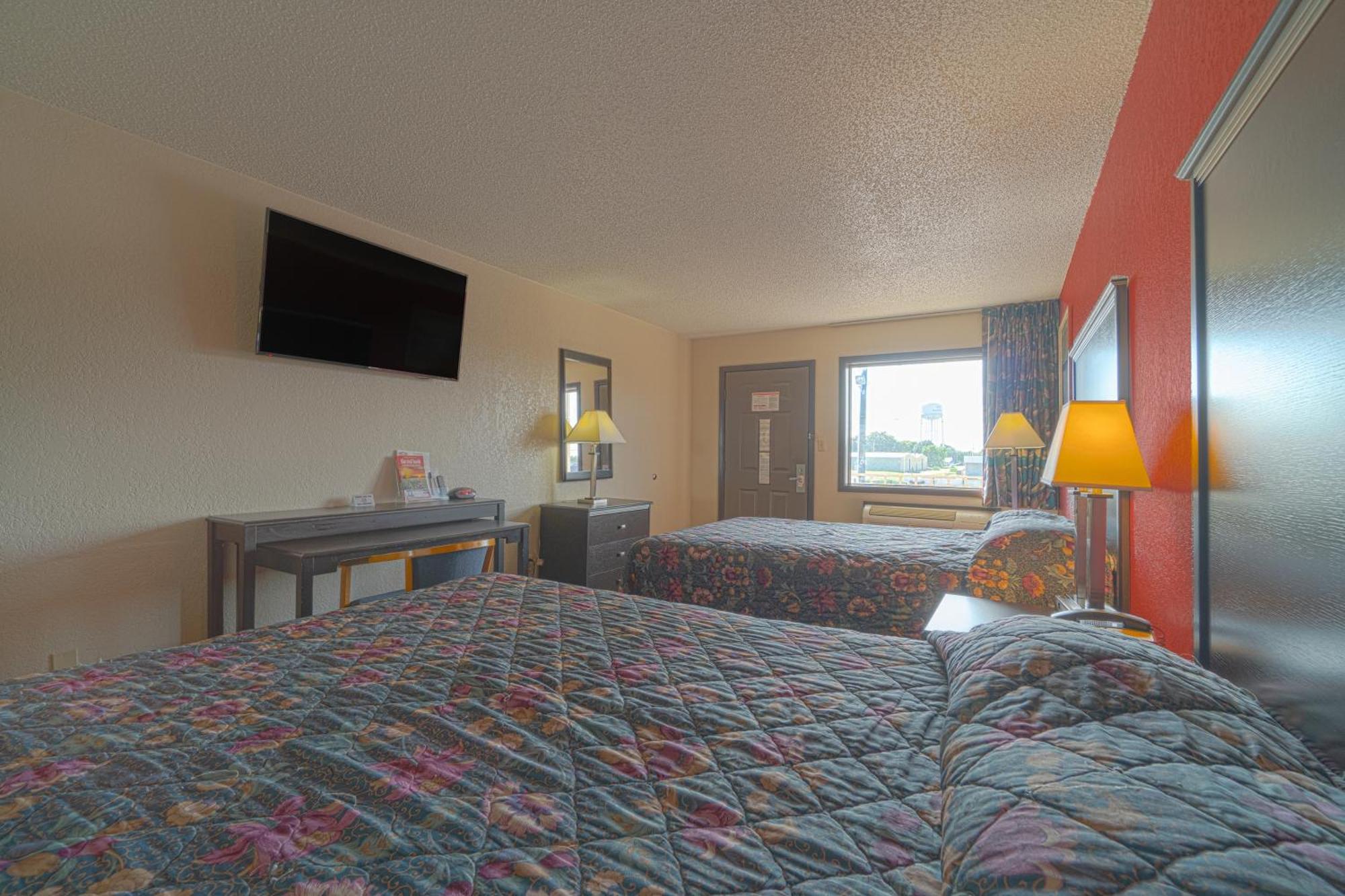 Regency Inn & Suites By Oyo Bay City Tx Bagian luar foto