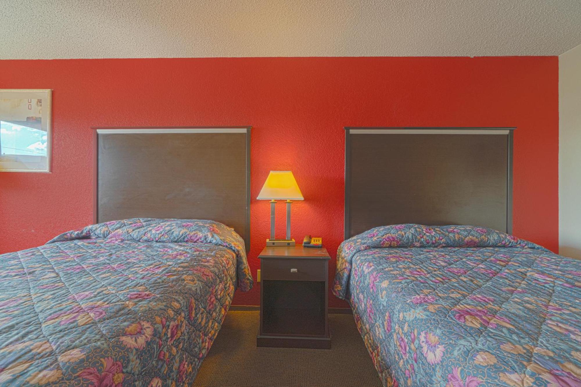 Regency Inn & Suites By Oyo Bay City Tx Bagian luar foto