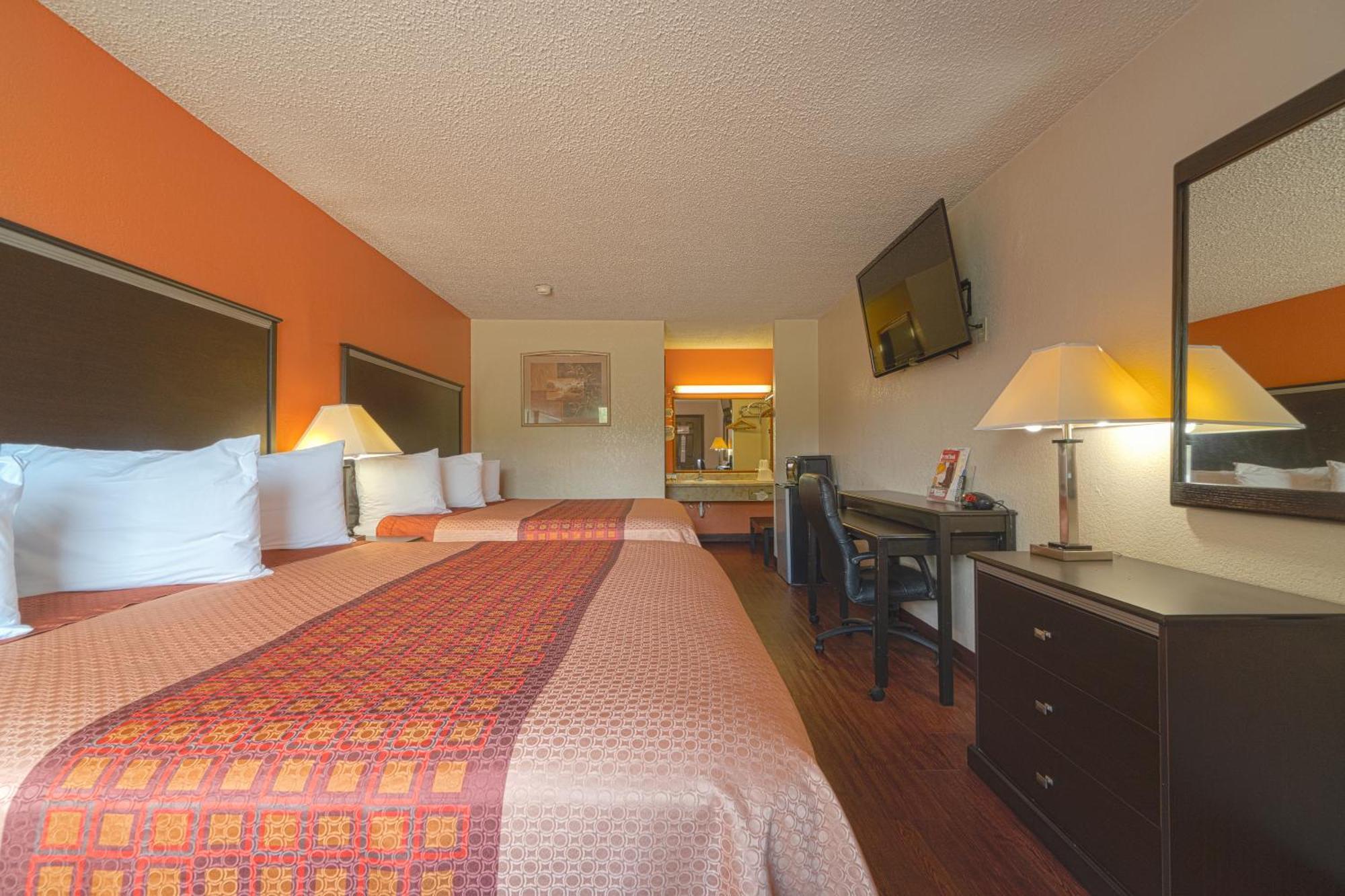 Regency Inn & Suites By Oyo Bay City Tx Bagian luar foto