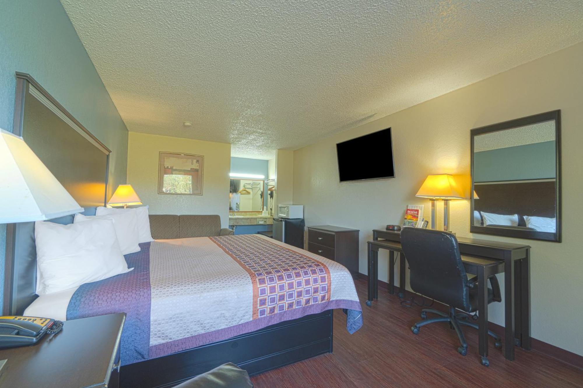 Regency Inn & Suites By Oyo Bay City Tx Bagian luar foto