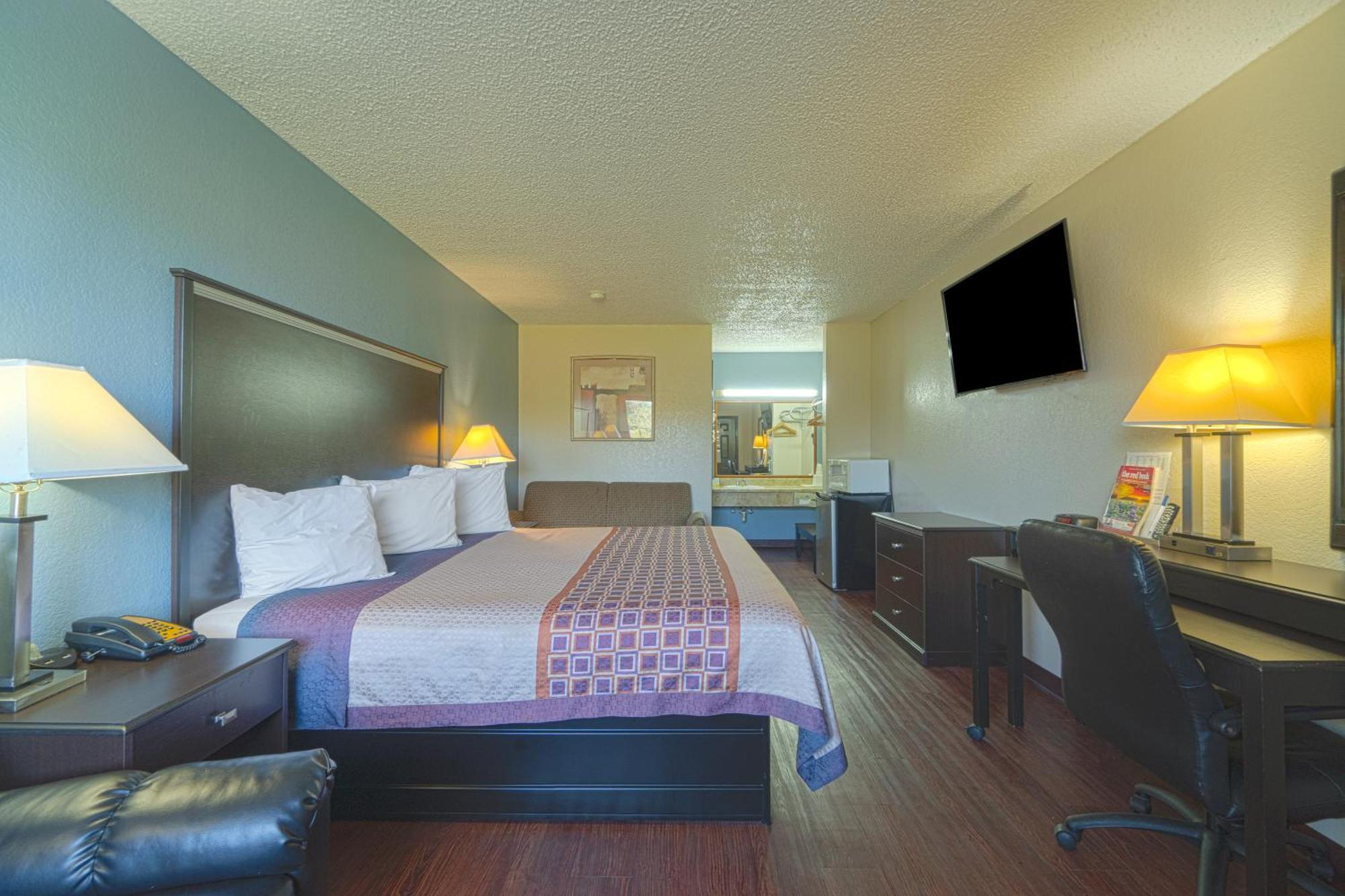 Regency Inn & Suites By Oyo Bay City Tx Bagian luar foto