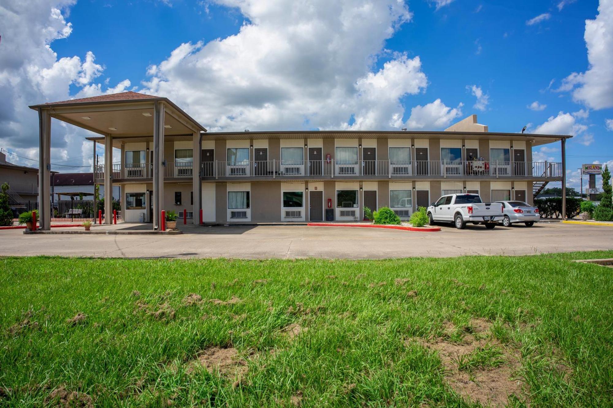 Regency Inn & Suites By Oyo Bay City Tx Bagian luar foto